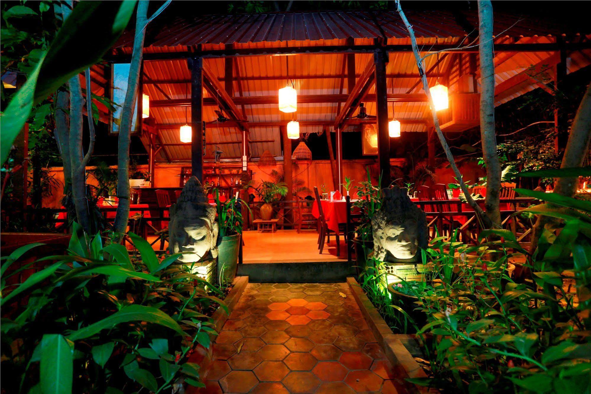 Forest King Hotel Ciudad de Siem Riep Exterior foto